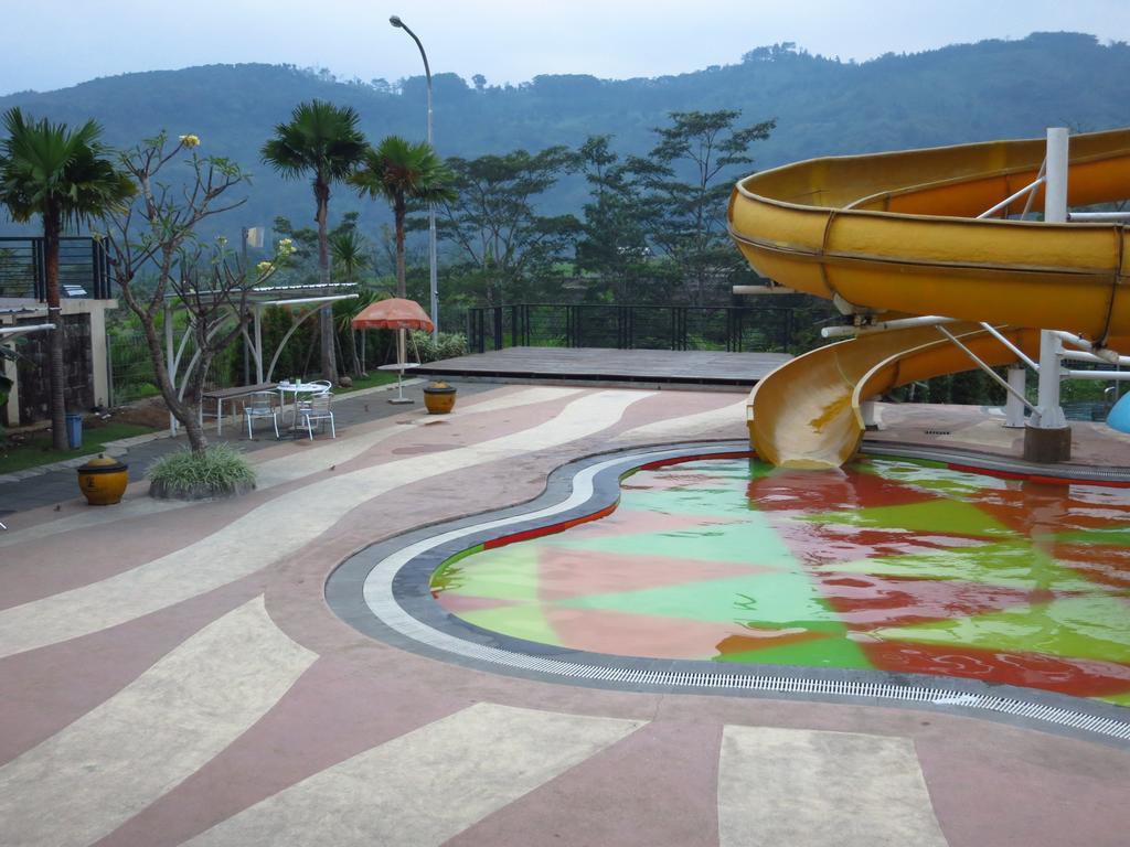 Bess Resort & Waterpark Hotel And Convention Malang Exterior foto