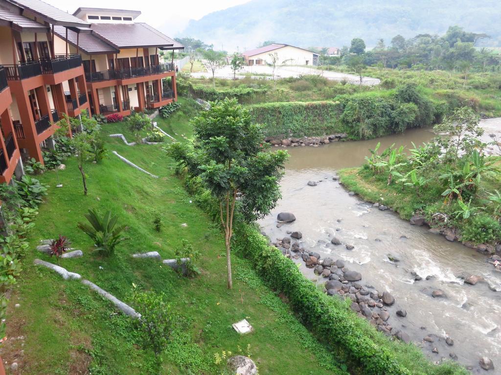 Bess Resort & Waterpark Hotel And Convention Malang Exterior foto