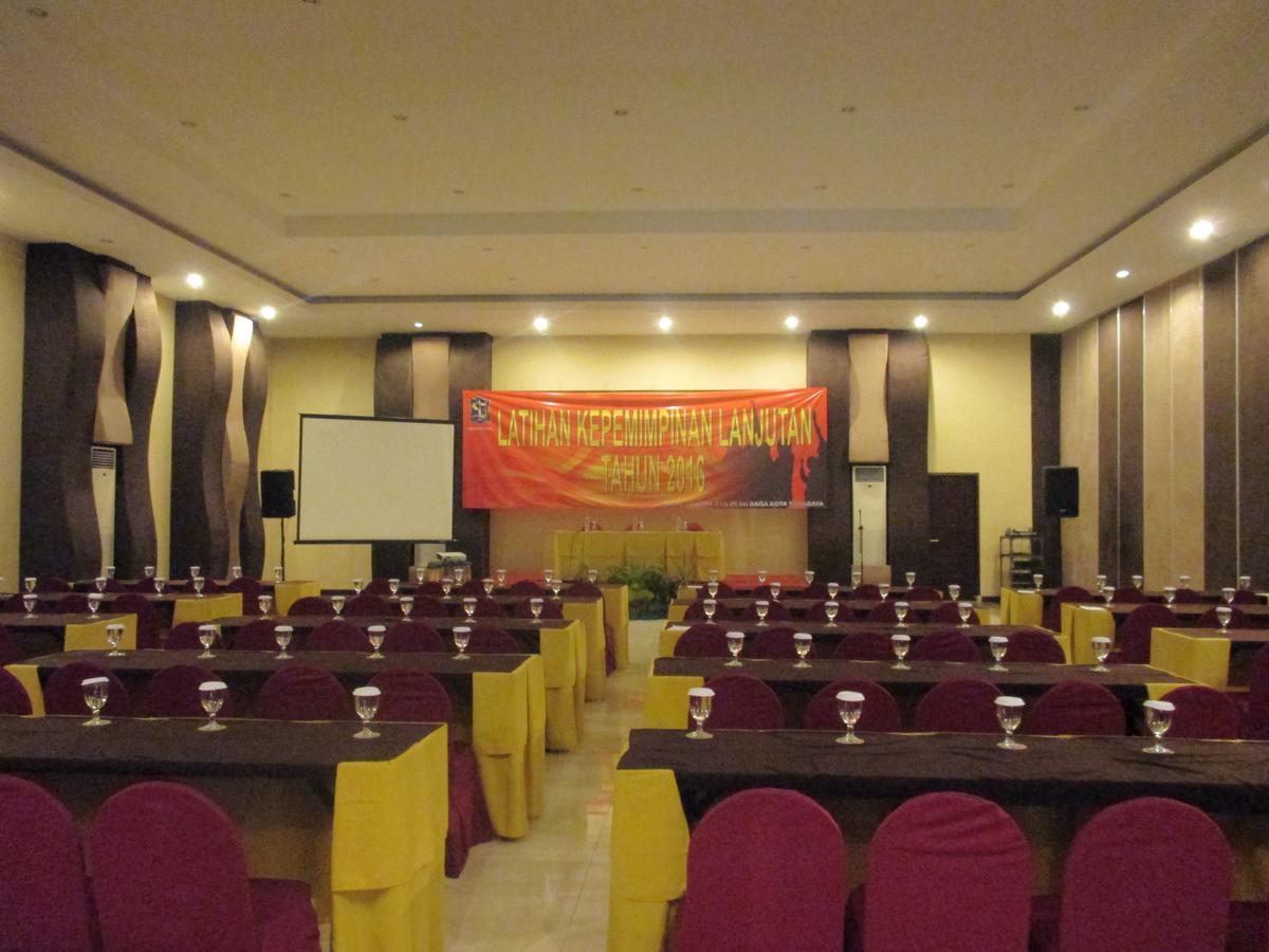 Bess Resort & Waterpark Hotel And Convention Malang Exterior foto